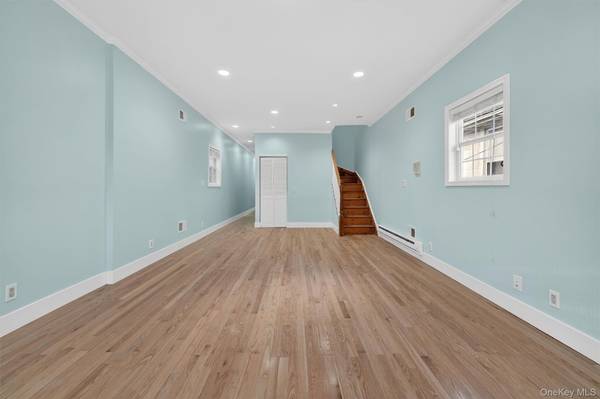 636 Throggs Neck EXPY, Bronx, NY 10465