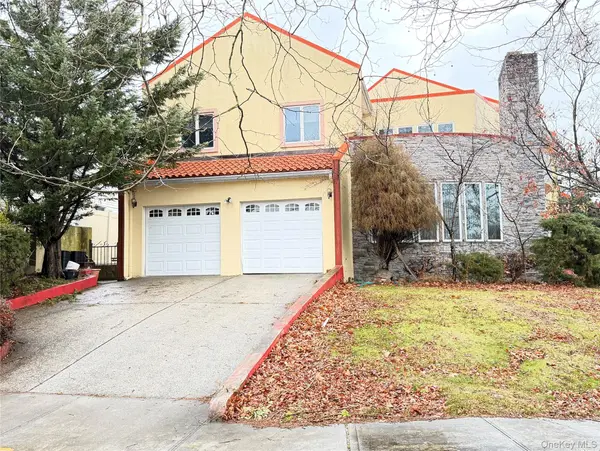 26105 Bridgewater AVE, Glen Oaks, NY 11004