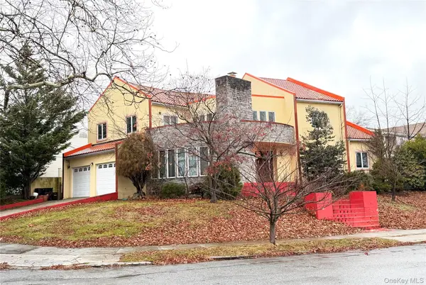 26105 Bridgewater AVE, Glen Oaks, NY 11004