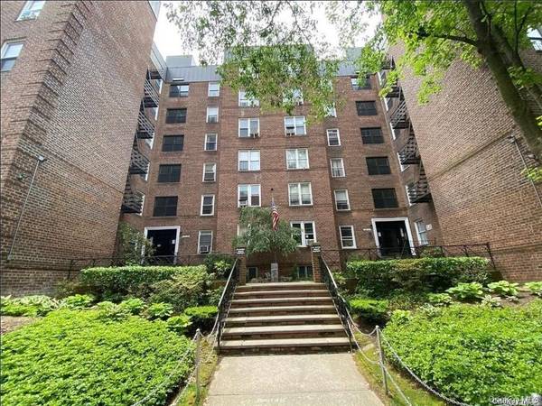120-10 85 AVE #2j, Kew Gardens, NY 11415