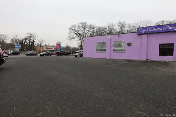 15 S Country RD, East Patchogue, NY 11772