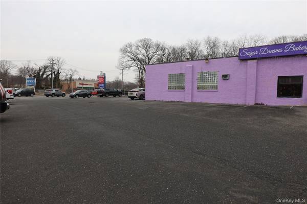 15 S Country RD, East Patchogue, NY 11772