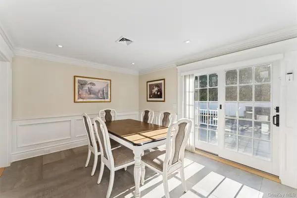 275 Mill RD, Westhampton Beach, NY 11978