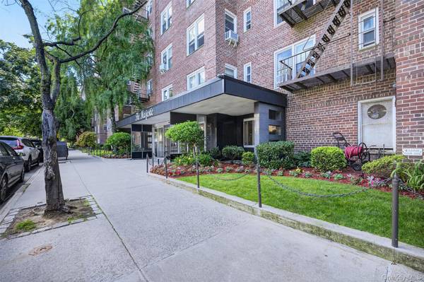 110-20 71st Ave #420, Forest Hills, NY 11375