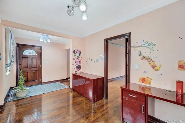 87-67 Chevy Chase ST, Jamaica Estates, NY 11432