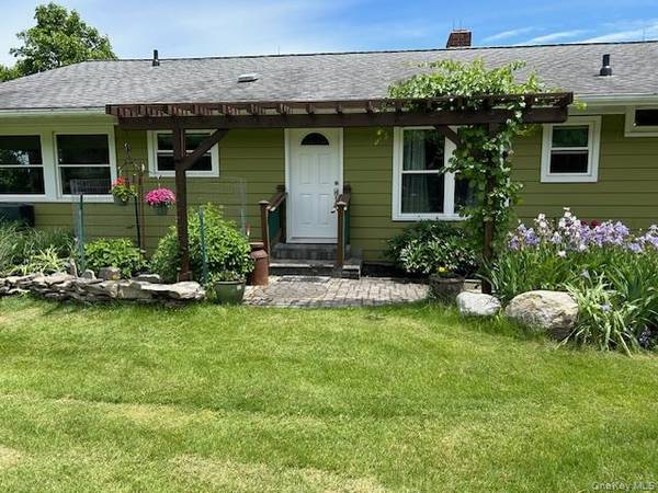 329 Mountain RD, Bloomingburg, NY 12721