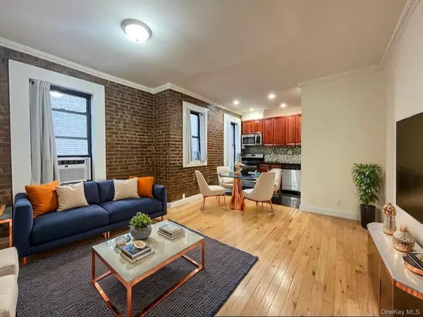 21-06 35th ST #3C, Astoria, NY 11105