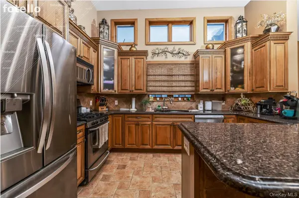 8611 165th AVE, Howard Beach, NY 11414