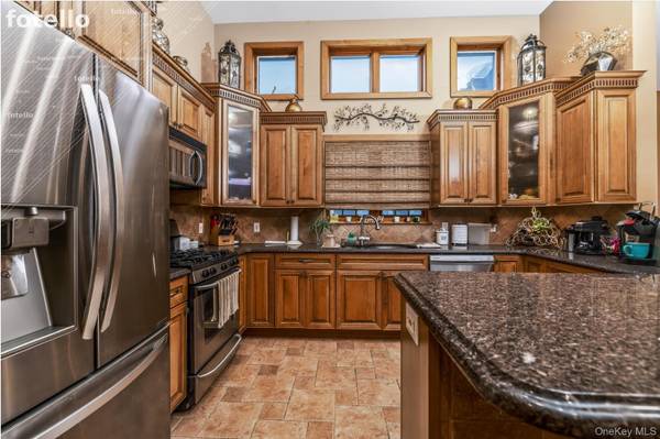 8611 165th AVE, Howard Beach, NY 11414