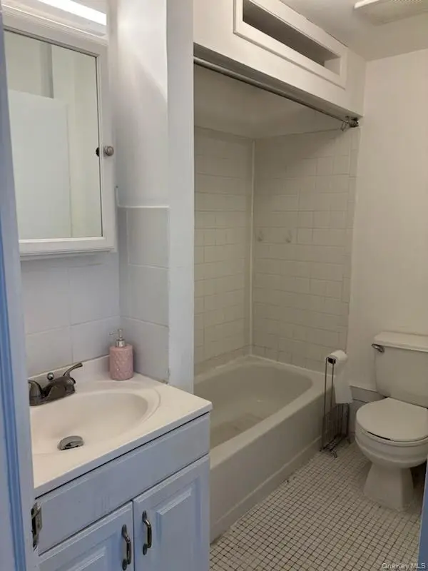2235 Jericho TPKE #Apt 2, Garden City Park, NY 11040