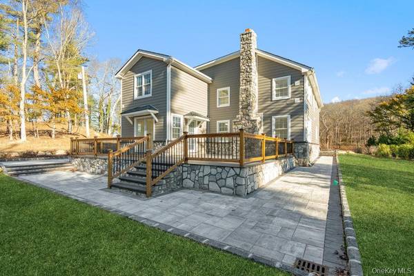 89 Mill River RD, Upper Brookville, NY 11771