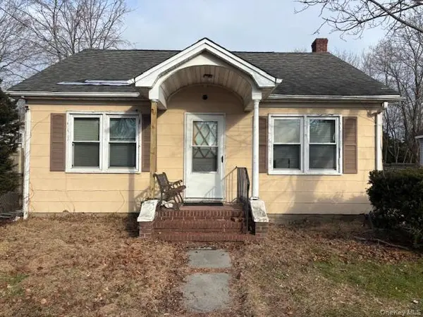 364 Hamilton AVE, Riverhead, NY 11901