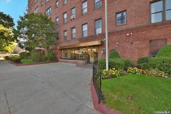 143-50 Hoover AVE #219, Briarwood, NY 11435