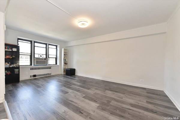 143-50 Hoover AVE #219, Briarwood, NY 11435