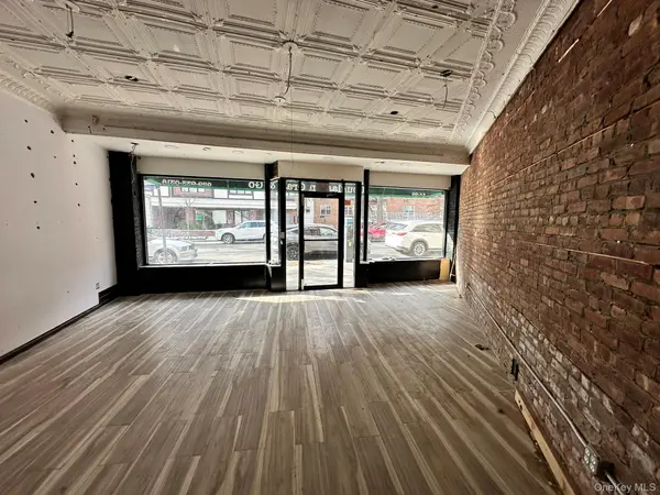 44-29 Douglaston Pkwy, Douglaston, NY 11363