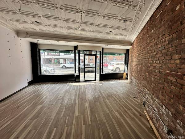 44-29 Douglaston Pkwy, Douglaston, NY 11363