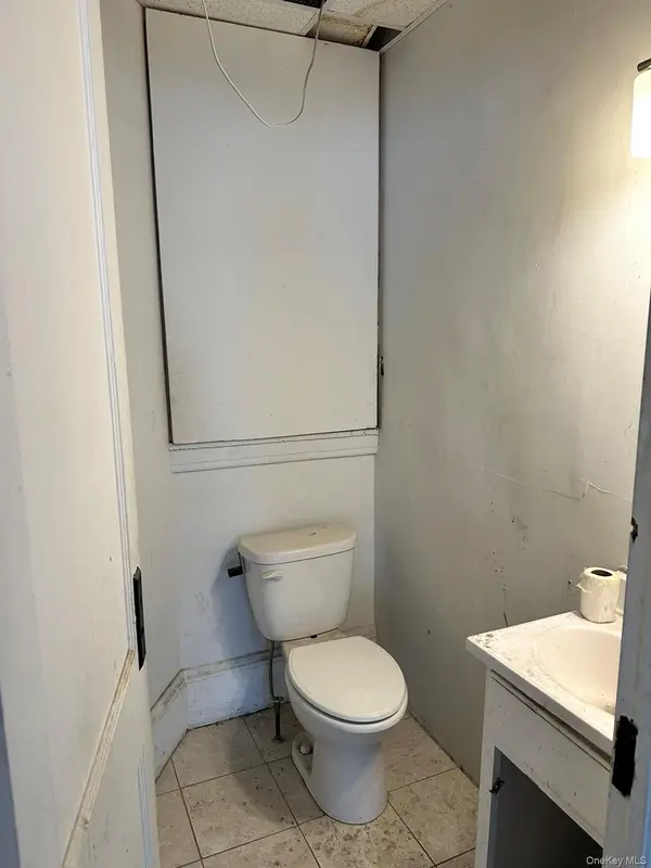 44-29 Douglaston Pkwy, Douglaston, NY 11363