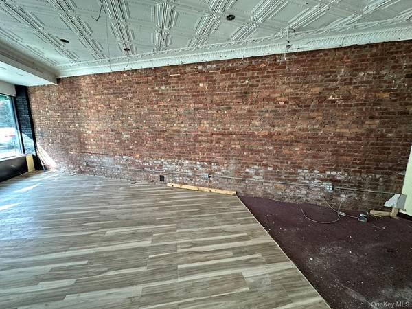 44-29 Douglaston Pkwy, Douglaston, NY 11363
