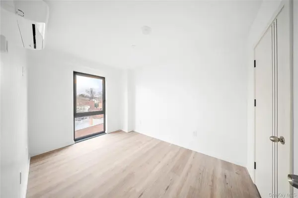 70-40 45 AVE #6I, Woodside, NY 11377