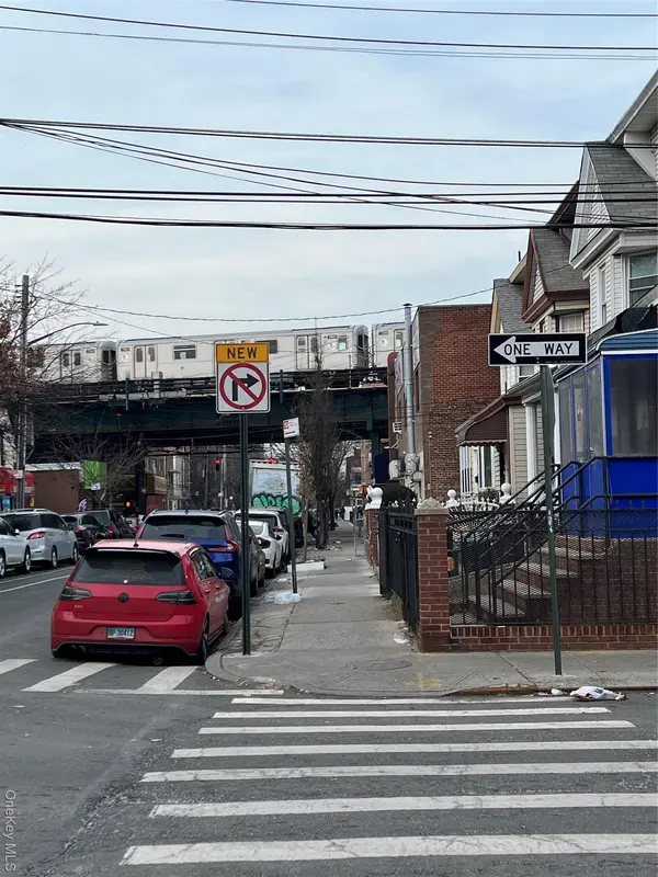 40-29 97 ST, Corona, NY 11368