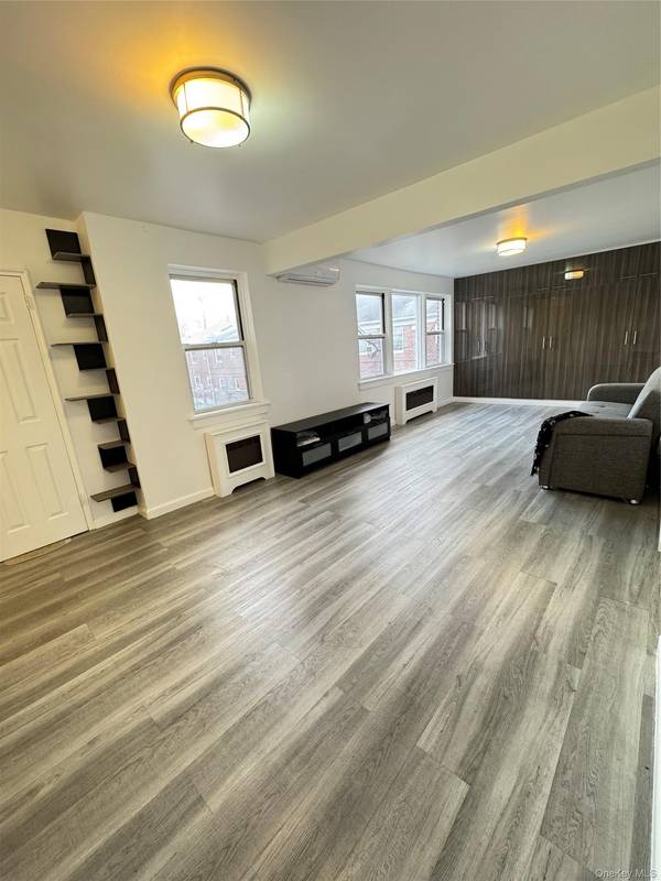68-09 138th ST #2B, Flushing, NY 11367