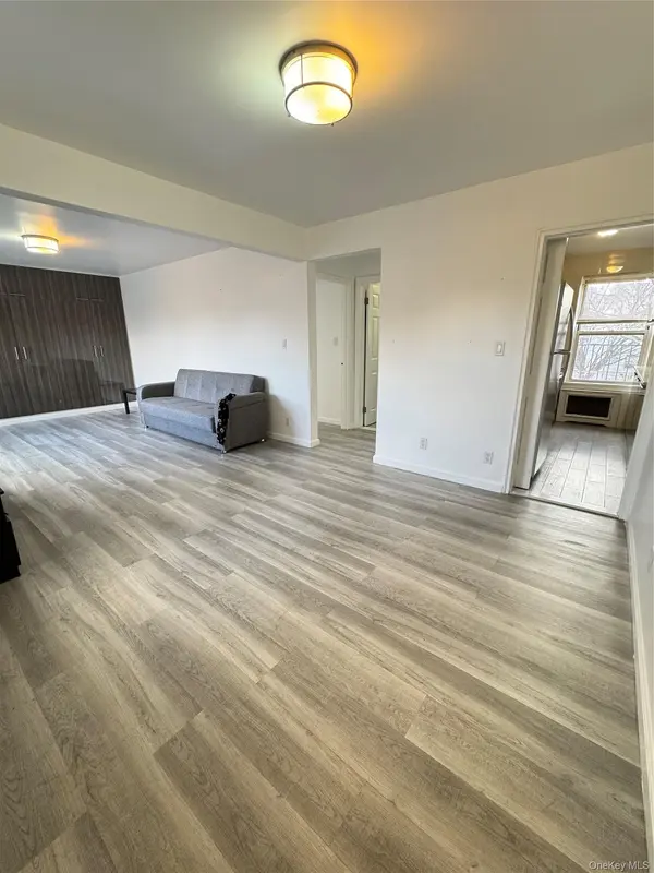 68-09 138th ST #2B, Flushing, NY 11367