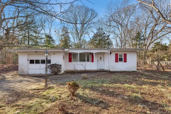 37 Cedar DR, Springs, NY 11937