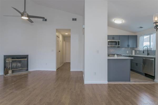 2113 Whispering HLS, Chester, NY 10918