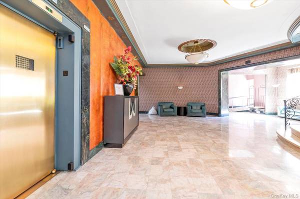 69-10 Yellowstone BLVD #210, Forest Hills, NY 11375