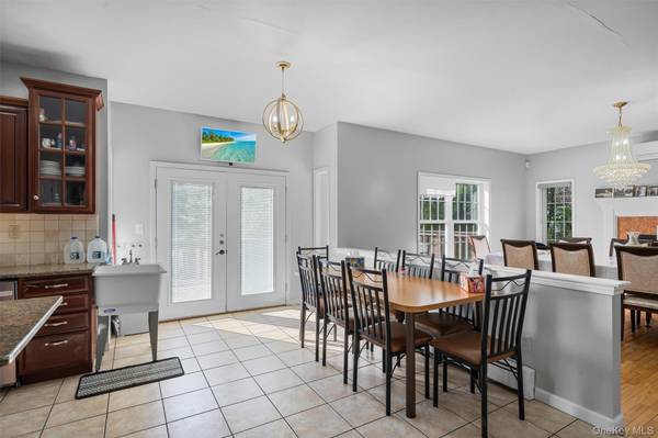 12 Damian CT, Chester, NY 10918