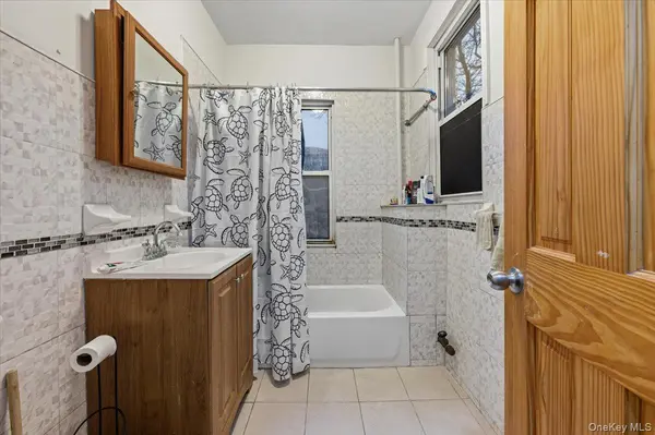107-53 77 ST, Ozone Park, NY 11417