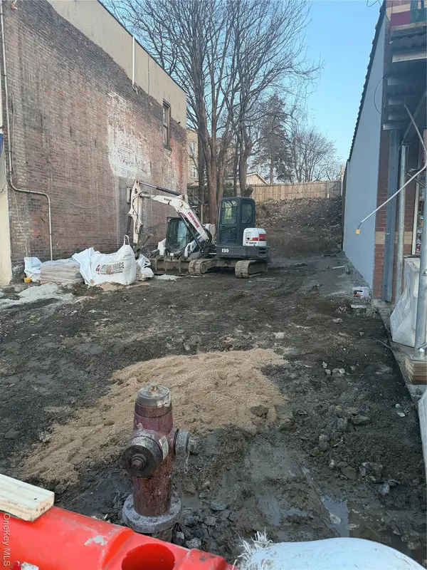 4740 White Plains RD, Bronx, NY 10470