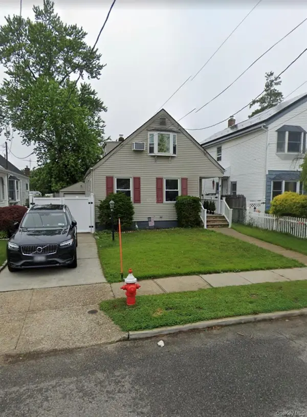 45 Evelyn AVE, Westbury, NY 11590