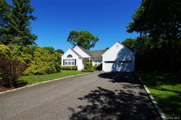 5 Wood Hollow DR, Westhampton, NY 11977