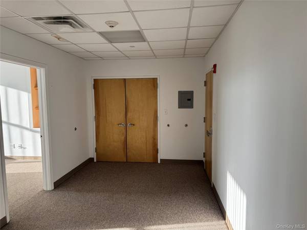 18 E Sunrise HWY, Freeport, NY 11520