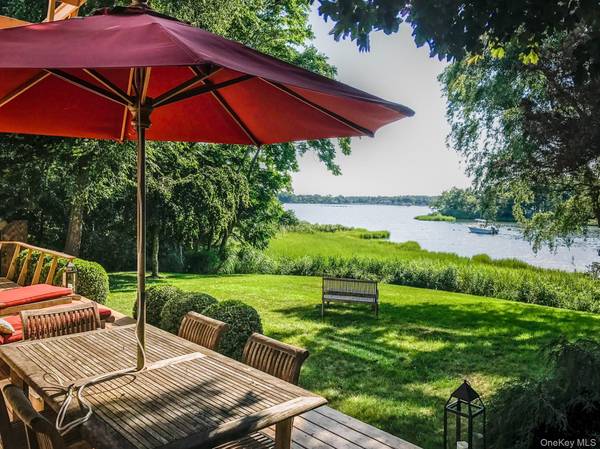 42 Towd Point RD, Southampton, NY 11968