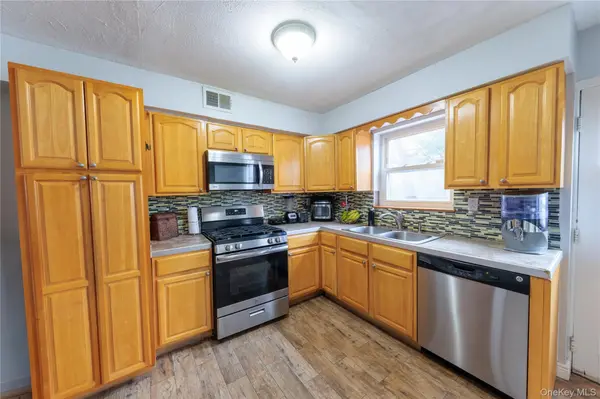 678 Front ST #E, Hempstead, NY 11550