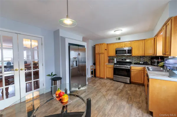 678 Front ST #E, Hempstead, NY 11550