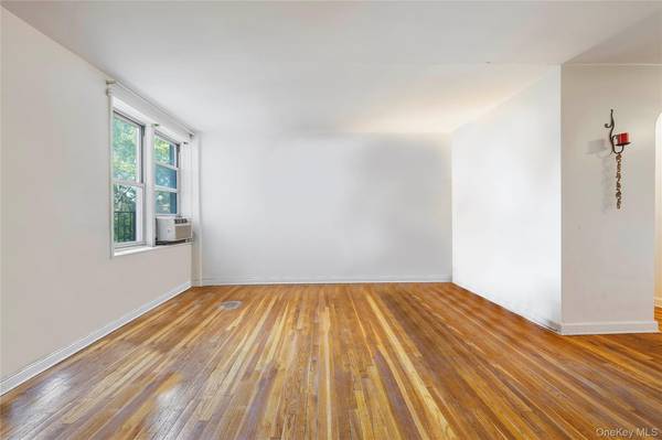 72-81 113th ST #6T, Forest Hills, NY 11375
