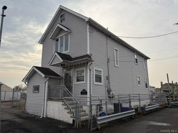 9934 164th AVE, Howard Beach, NY 11414