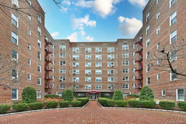 64-11 99 ST #418, Rego Park, NY 11374