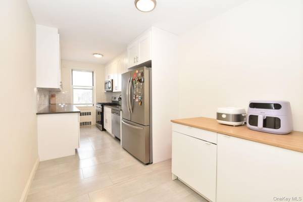 64-11 99 ST #418, Rego Park, NY 11374