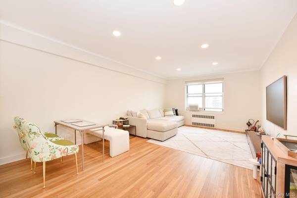 64-11 99 ST #418, Rego Park, NY 11374