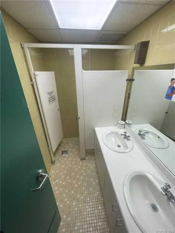 1055 E Tremont AVE #Cellar, Bronx, NY 10460