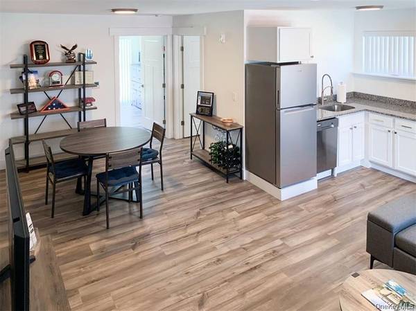 124 Prince RD, Rocky Point, NY 11778