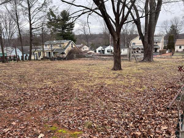 22 Tomahawk DR, White Plains, NY 10603