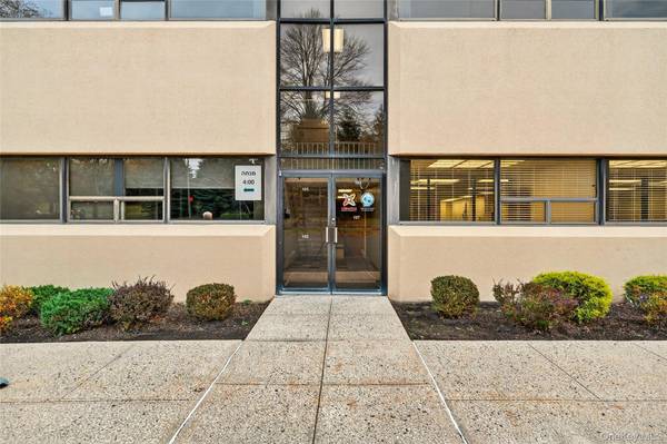 80 Red Schoolhouse RD #Suite 800, Chestnut Ridge, NY 10977