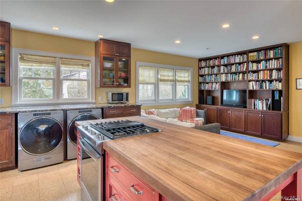 2100 Youngs RD, Orient, NY 11957