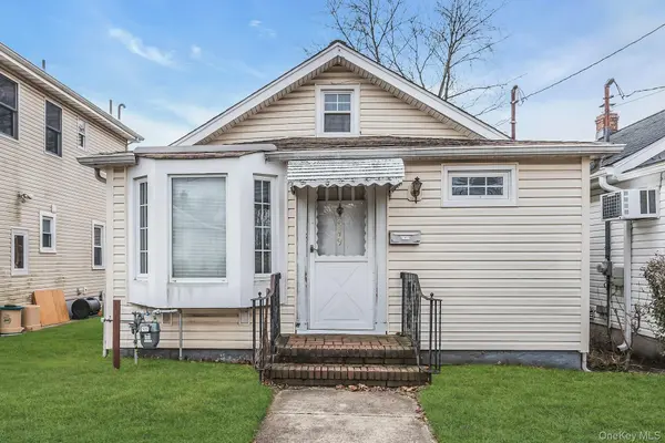 949 N 7th ST, New Hyde Park, NY 11040
