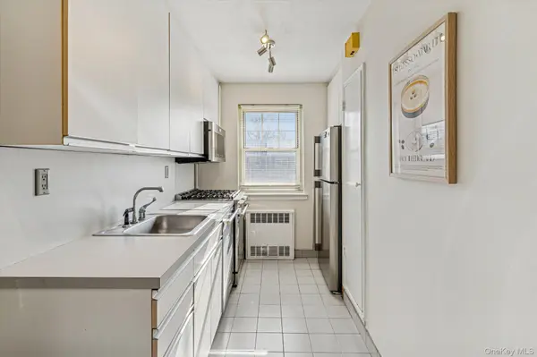 411 Merrick RD #B, Rockville Centre, NY 11570